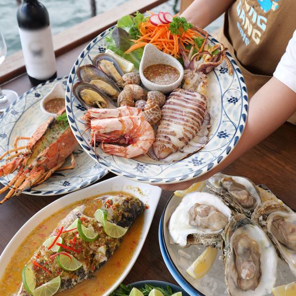 อาหารทะเลและบรรยากาศ GongGang Café หาดยาวซีฟู้ด ตรัง